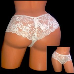 Victoria’s Secret Lace Thong white